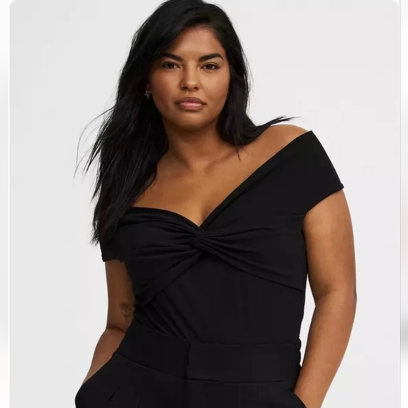 NWT Torrid Black Off-Shoulder Twist Top - Picture 2 of 6